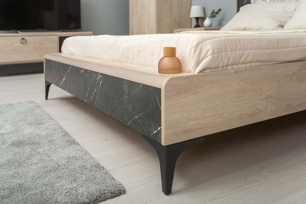 Изножье кровати