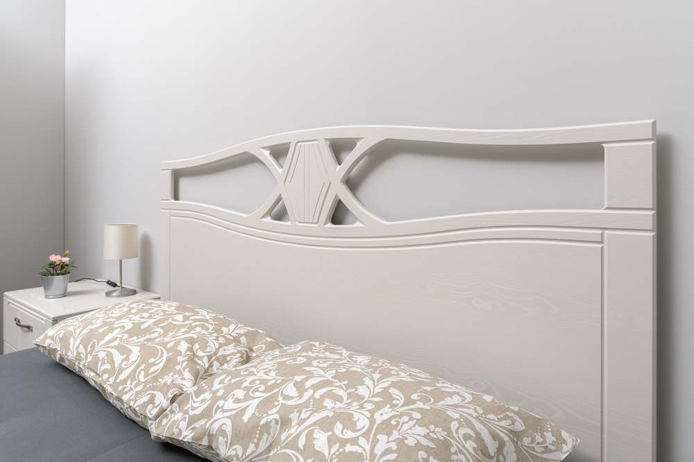 Изголовье кровати - из МДФ со сквозной фрезеровкой