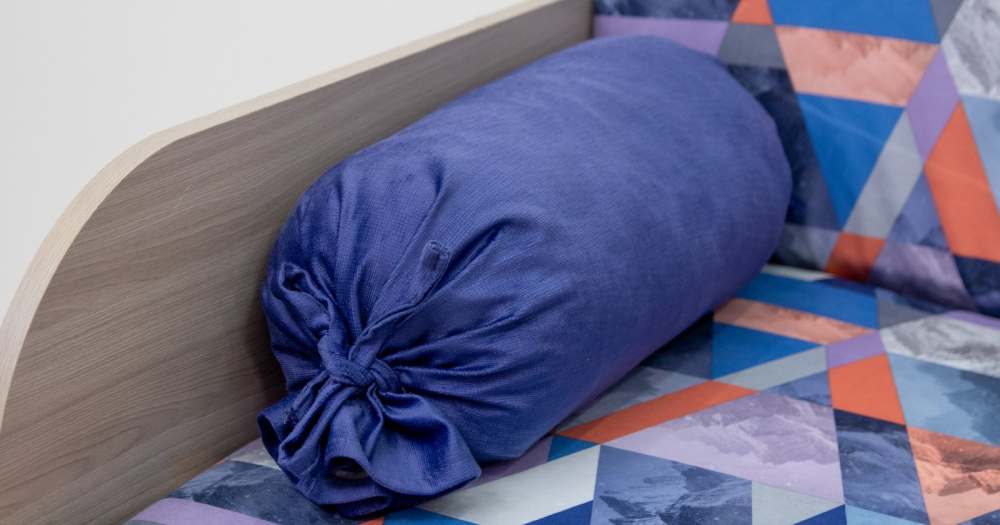 Детский диван-кровать «Антошка 1» 02 Сноу деним сине-красные треугольники