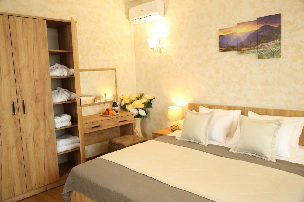 Шкаф трехдверный для одежды