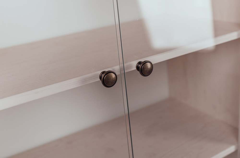 Шкаф с витриной «Магеллан» Сосна винтаж 2V2D1S, глубина 40 см