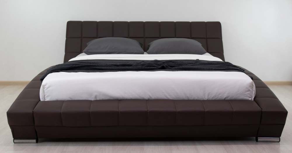 Интерьерная кровать «Оливия» Марика 468 кожзам шоколад