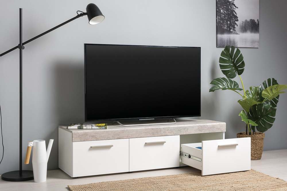 Петра Тумба под ТВ 3 ящика