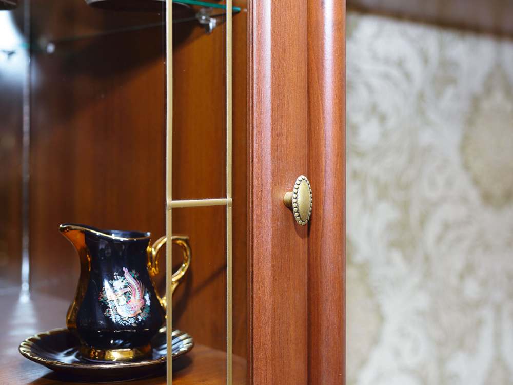 Металлическая-ручка